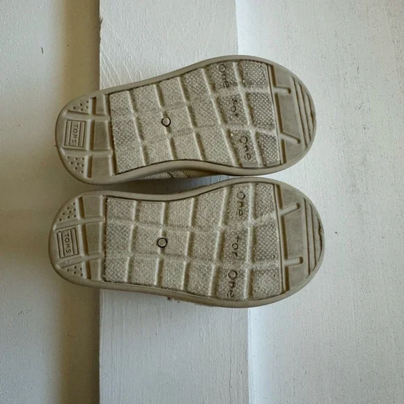 Toms Kids Shoes in Cream - Picture 3 of 3